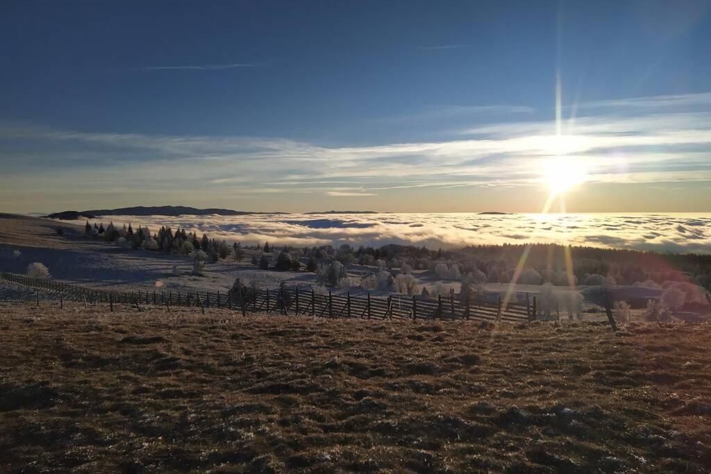 Gite Du Fourperet-Parc Naturel Du Haut-Jura Longevilles-Mont-dʼOr Dış mekan fotoğraf